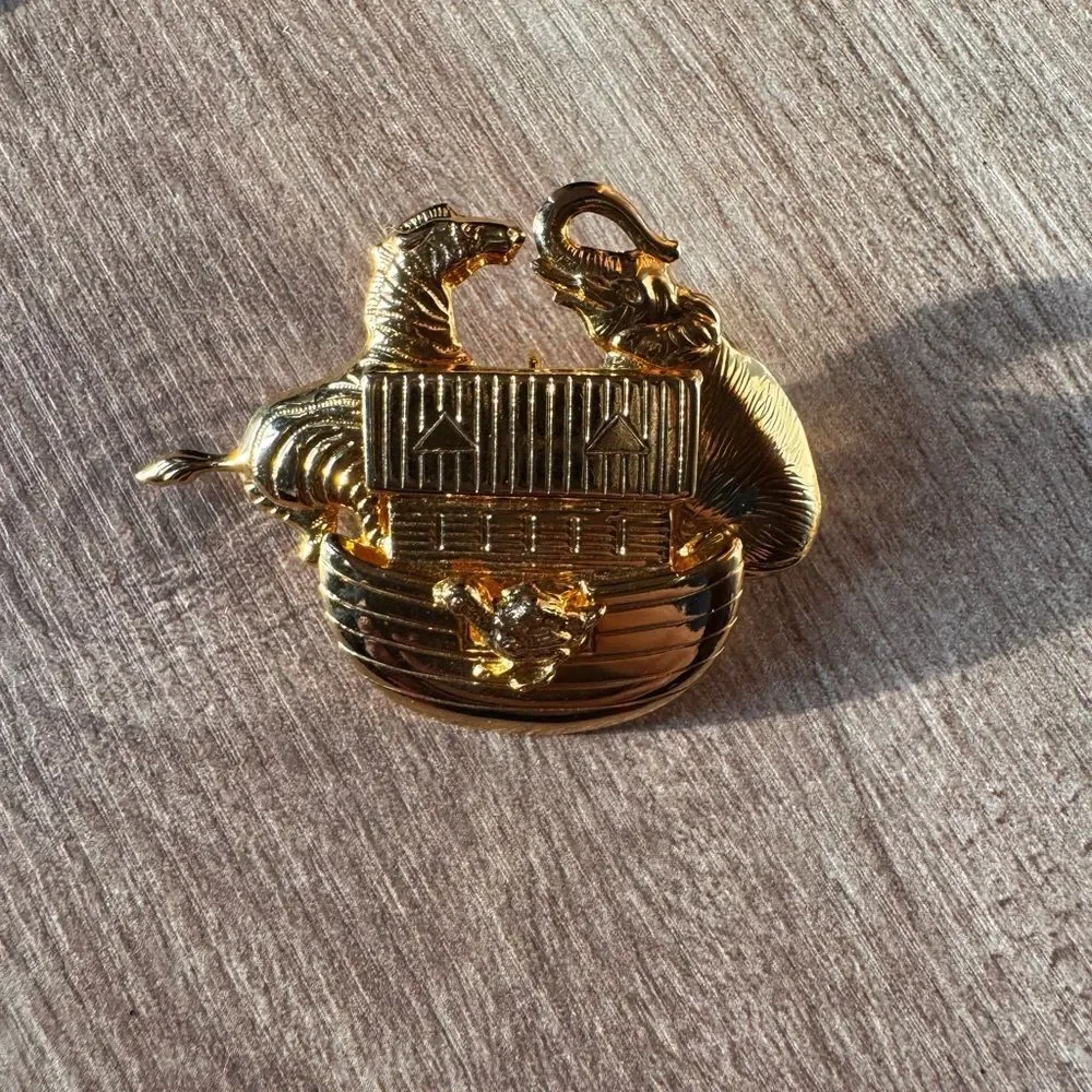 Premier Designs Noah’s Ark Brooch Gold Tone Metal Collectible Costume Religious